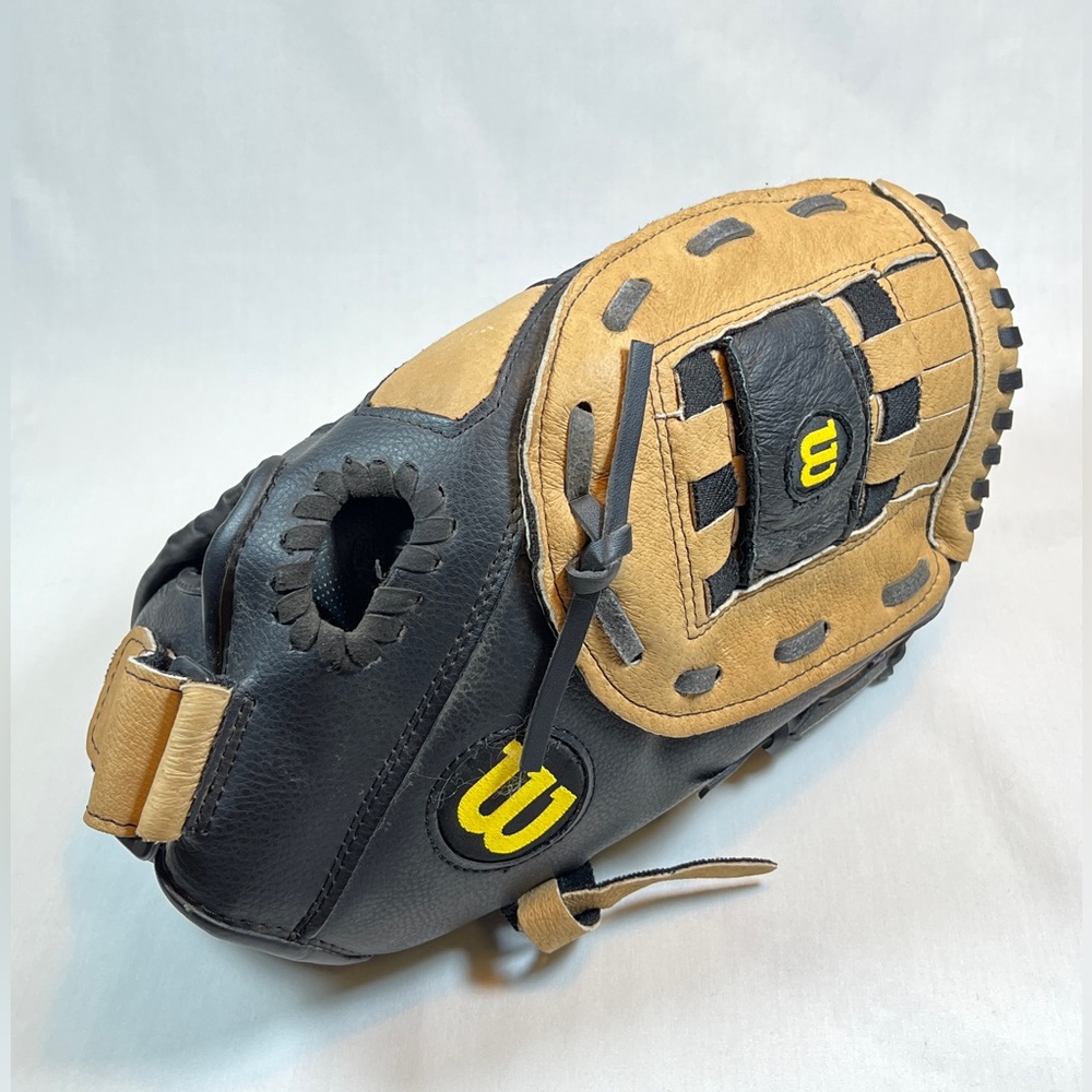 Lot of TWO baseball gloves WILSON RAWLINGS unisex